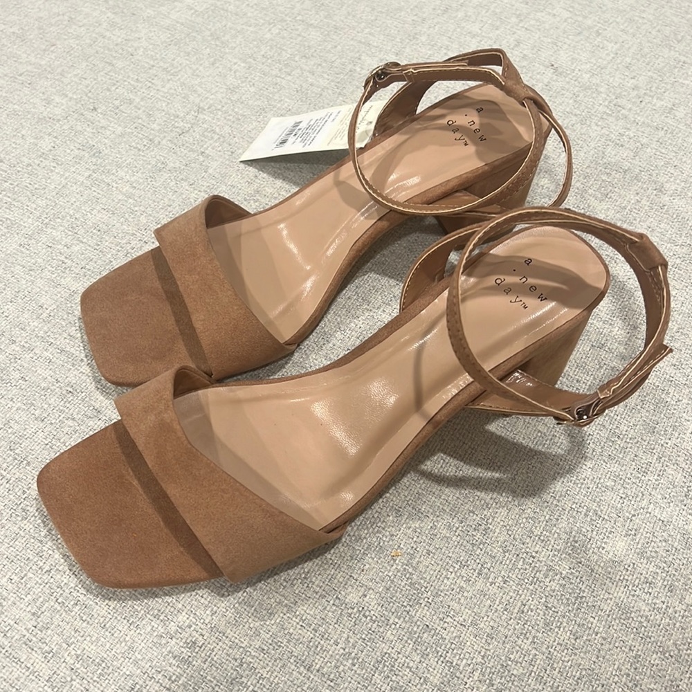 A New Day womens Sonora chunky heel sandals size 8.5 w NEW